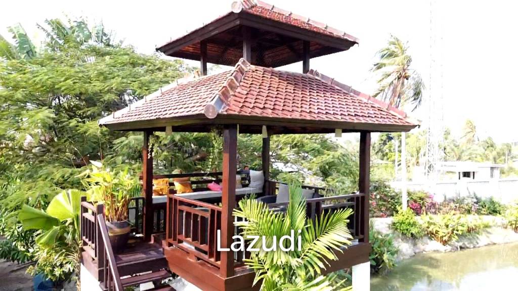 Luxury 5 Bedroom Bali Style Villa - Close to town