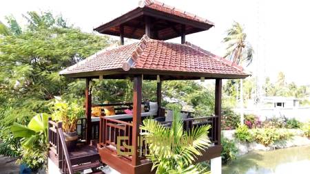 Hochwertige 5 Schlafzimmer Villa im Bali Stil in Stadtnähe