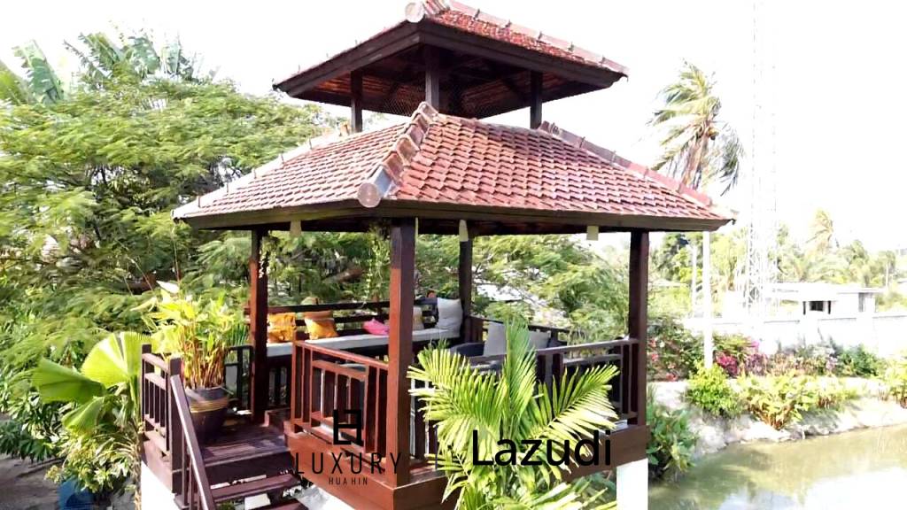 Luxury 5 Bedroom Bali Style Villa - Close to town