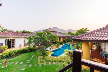 Luxury 5 Bedroom Bali Style Villa - Close to town