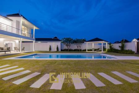 Luxuriöse und moderne einstöckige Pool Villa