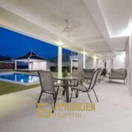 Luxuriöse und moderne einstöckige Pool Villa