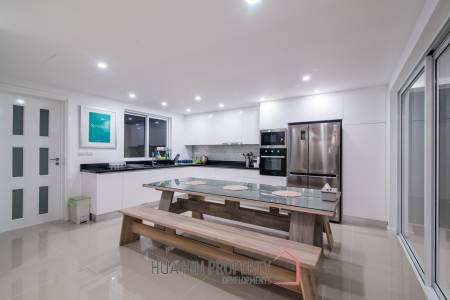 Luxury 2 Storey Modern Pool Villa