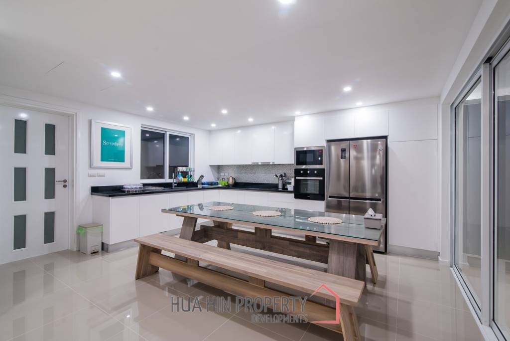 Luxury 2 Storey Modern Pool Villa