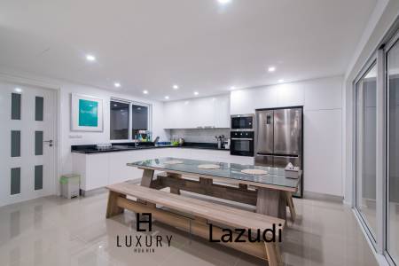 Luxury 2 Storey Modern Pool Villa