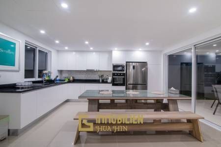 Luxuriöse und moderne einstöckige Pool Villa