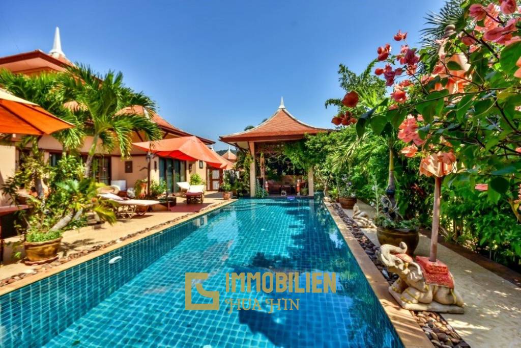 3 Schlafzimmer Bali Pool Villa mit Gästehaus und Dienstmädchenquartier