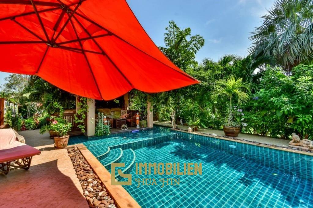 3 Schlafzimmer Bali Pool Villa mit Gästehaus und Dienstmädchenquartier