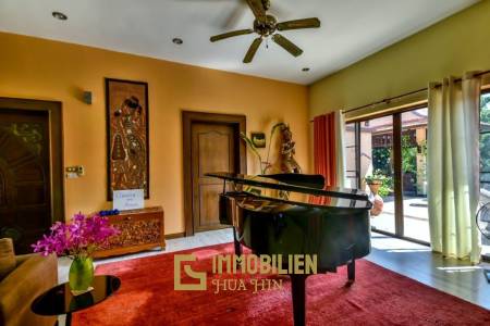 3 Schlafzimmer Bali Pool Villa mit Gästehaus und Dienstmädchenquartier