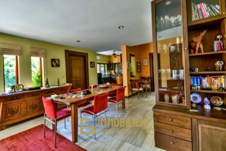 3 Schlafzimmer Bali Pool Villa mit Gästehaus und Dienstmädchenquartier