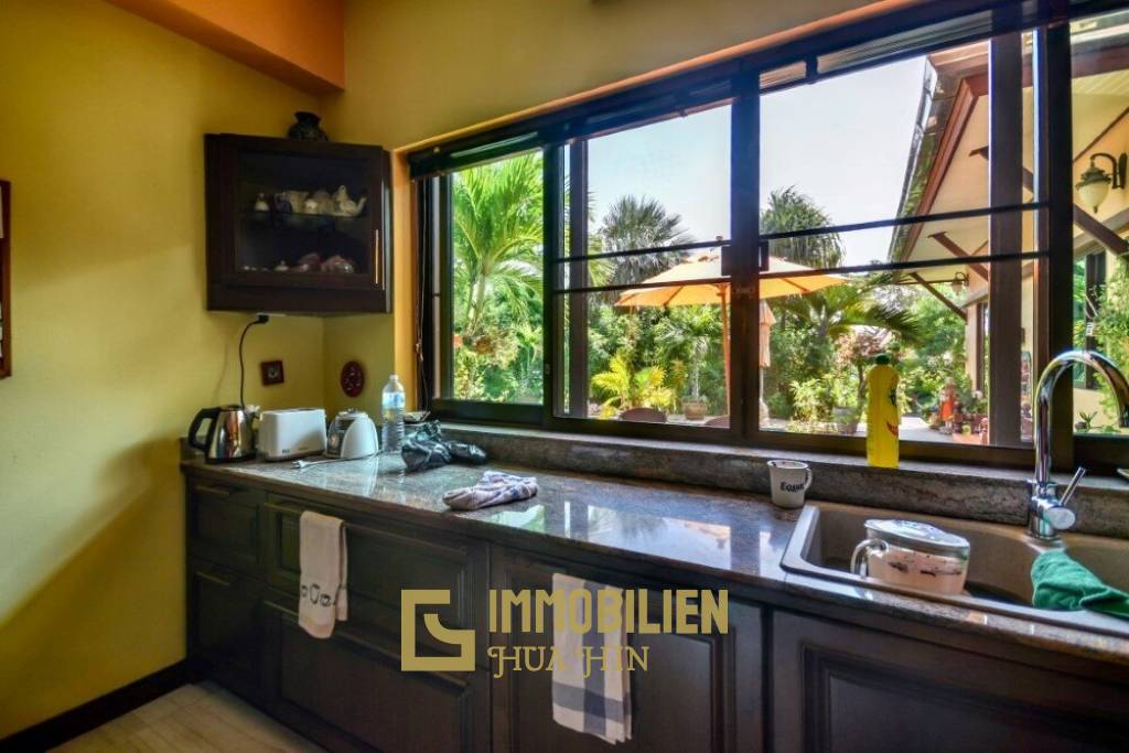 3 Schlafzimmer Bali Pool Villa mit Gästehaus und Dienstmädchenquartier