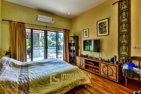 3 Schlafzimmer Bali Pool Villa mit Gästehaus und Dienstmädchenquartier