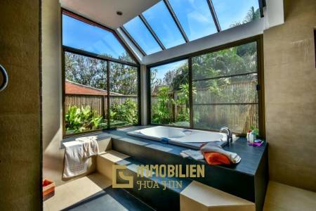 3 Schlafzimmer Bali Pool Villa mit Gästehaus und Dienstmädchenquartier