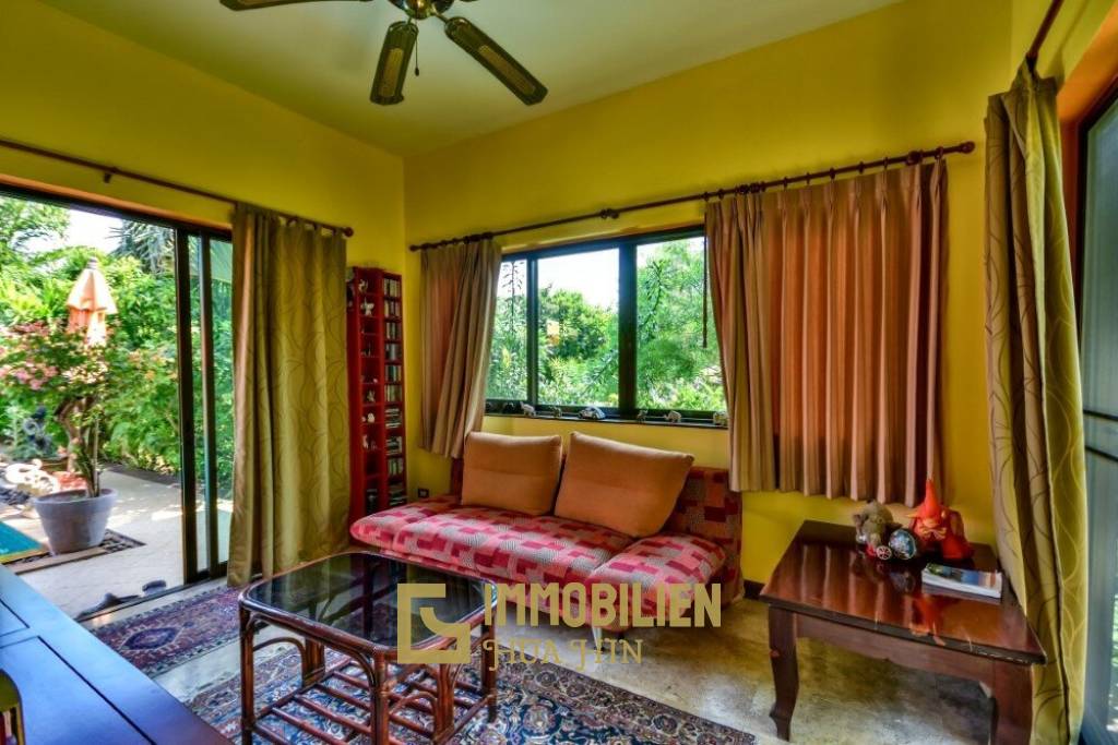 3 Schlafzimmer Bali Pool Villa mit Gästehaus und Dienstmädchenquartier