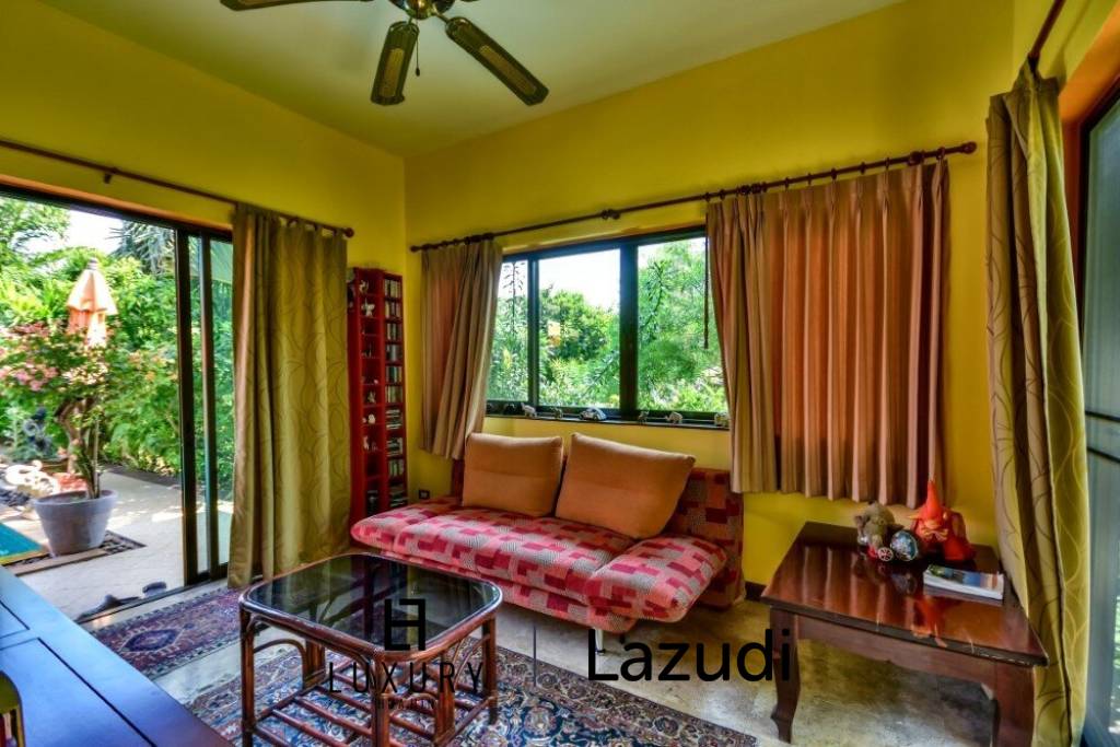 3 Schlafzimmer Bali Pool Villa mit Gästehaus und Dienstmädchenquartier