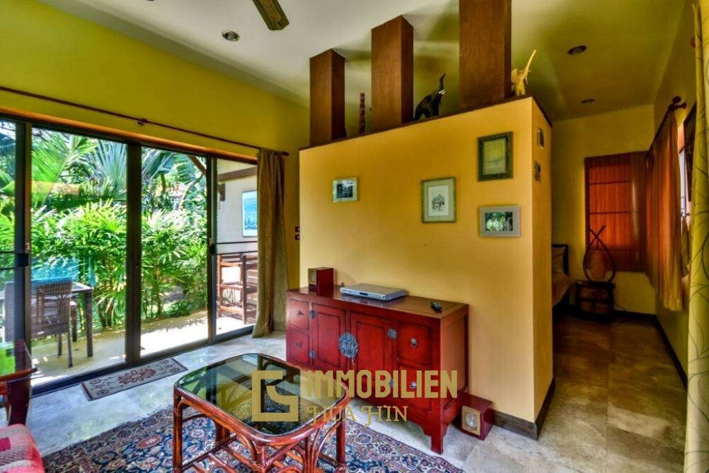 3 Schlafzimmer Bali Pool Villa mit Gästehaus und Dienstmädchenquartier