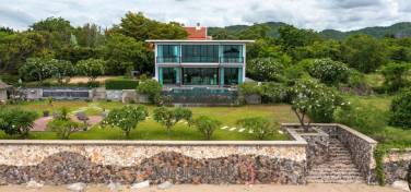 Wonderful 4 Bedroom Beachfront Pool Villa