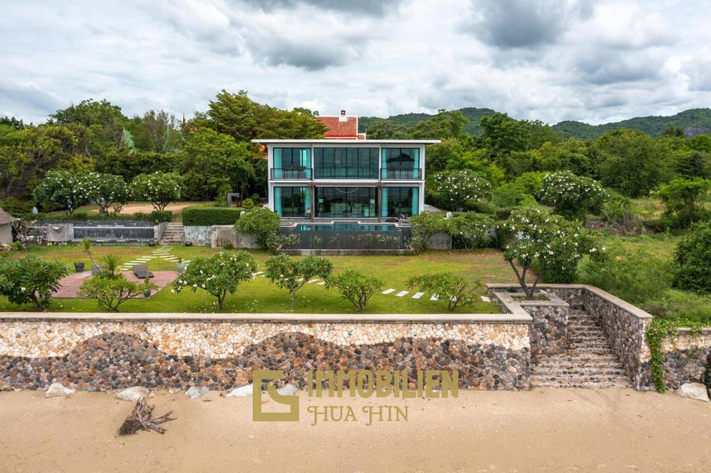 Wunderschöne Villa mit 4 Schlafzimmern und Pool am Strand