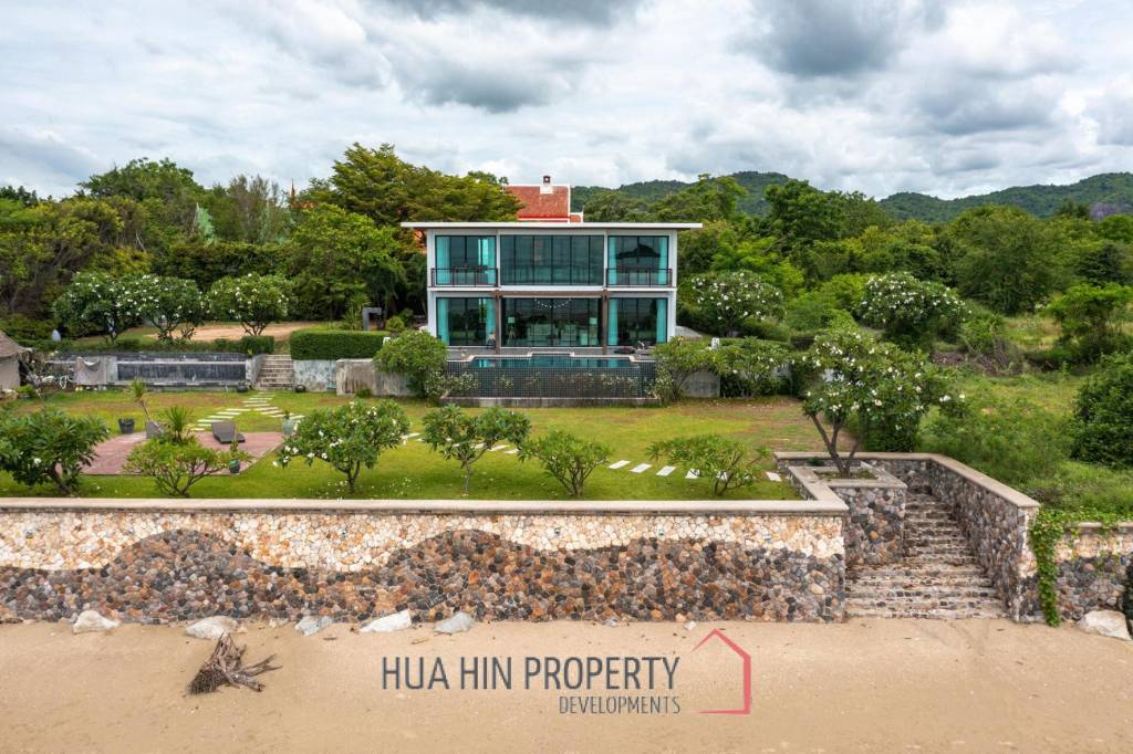 Wonderful 4 Bedroom Beachfront Pool Villa