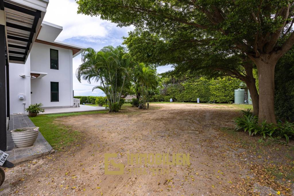 Wunderschöne Villa mit 4 Schlafzimmern und Pool am Strand