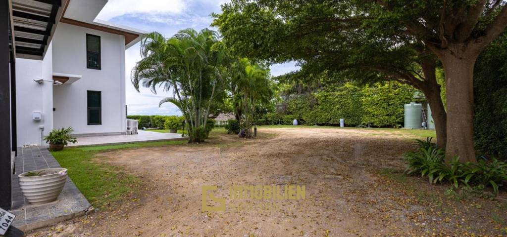 Wunderschöne Villa mit 4 Schlafzimmern und Pool am Strand