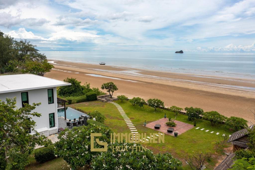 Wunderschöne Villa mit 4 Schlafzimmern und Pool am Strand