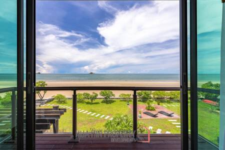 Wonderful 4 Bedroom Beachfront Pool Villa
