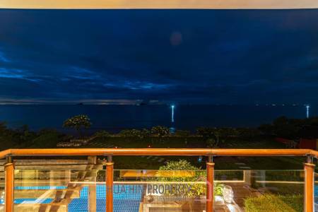 Wonderful 4 Bedroom Beachfront Pool Villa