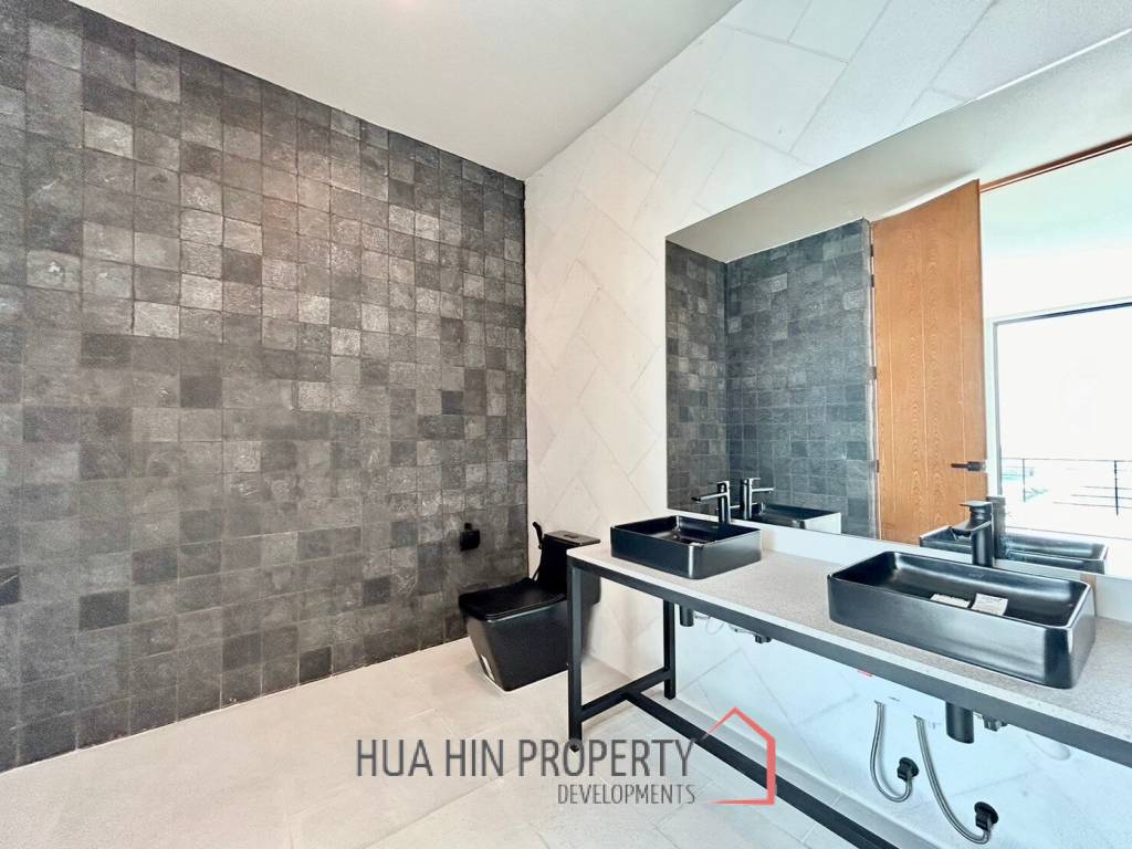 Phu Montra K-Haad : Luxury, Modern and Stylish 5 Bedroom Villa