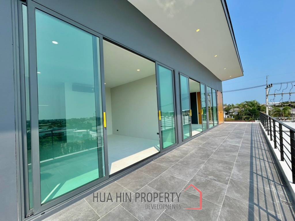 Phu Montra K-Haad : Luxury, Modern and Stylish 5 Bedroom Villa