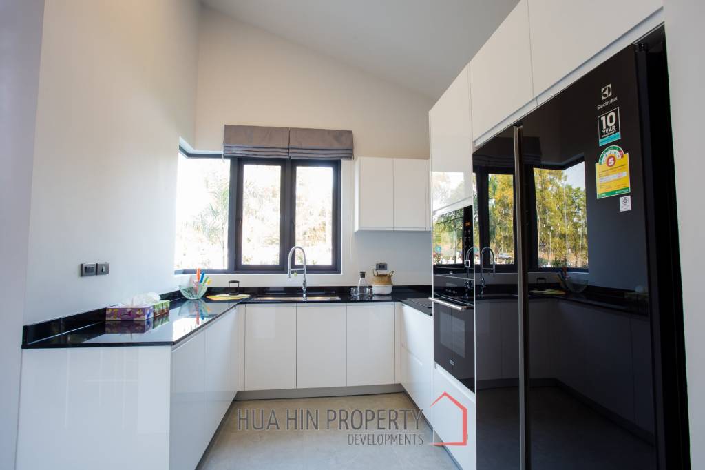 Sanctuary Lakes : New Development in Stunning Location Sale - New Development