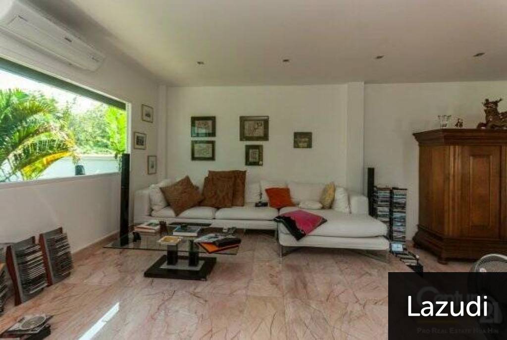 BEVERLEY HILLS: 3 Bed, 2 Storey Pool Villa with Sea Views