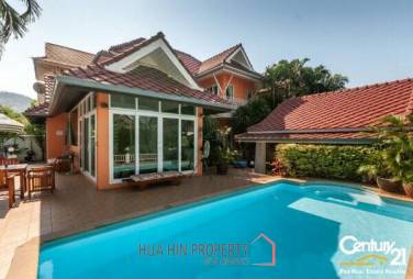 BEVERLEY HILLS: 3 Bed, 2 Storey Pool Villa with Sea Views