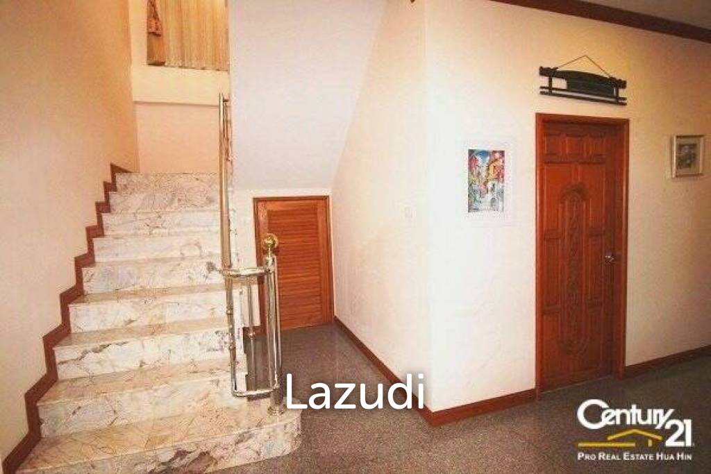 996 Sqm 4 Bed 3 Bath Villa For Sale