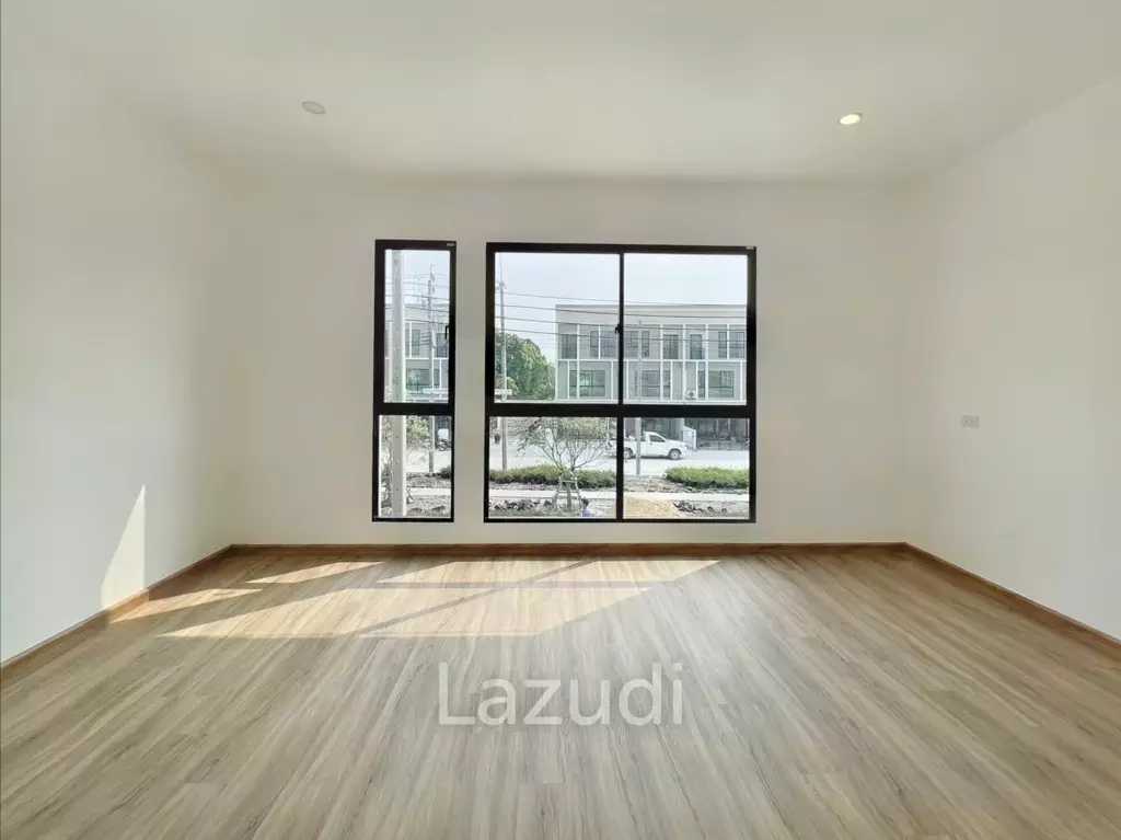3 Bed 3 Bath 141 SQ.M Patio Srinakarin Rama 9