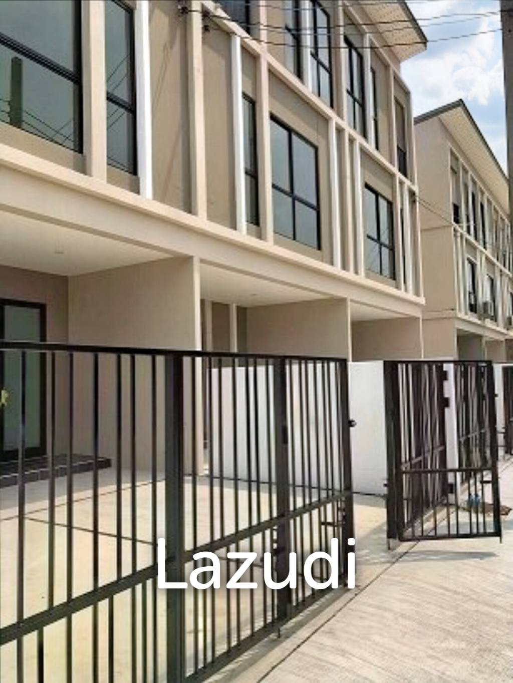 3 Bed 3 Bath 141 SQ.M Patio Srinakarin Rama 9