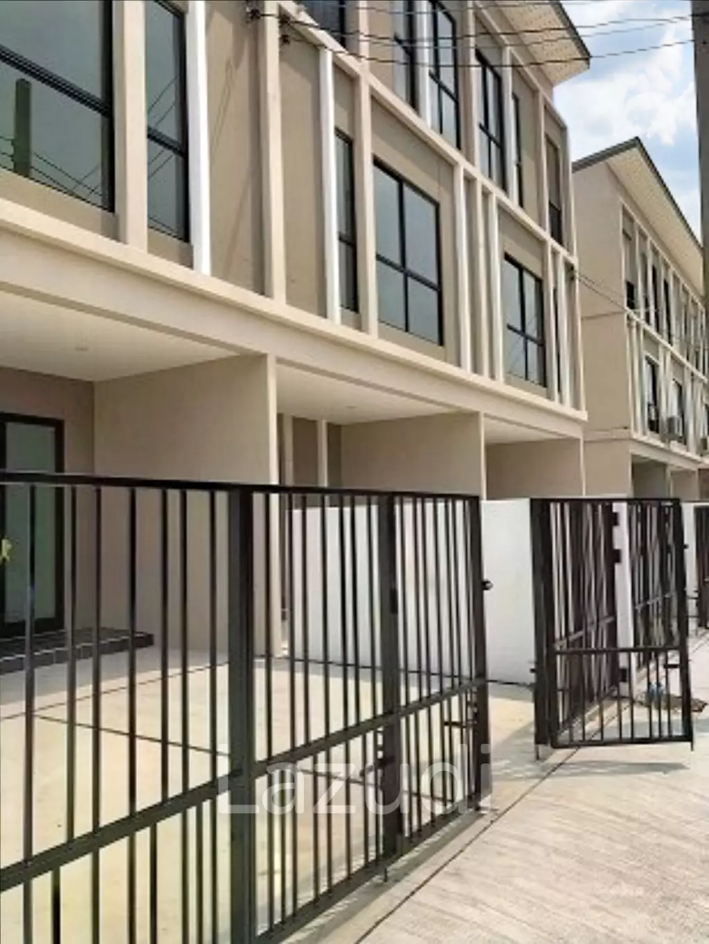 3 Bed 3 Bath 141 SQ.M Patio Srinakarin Rama 9