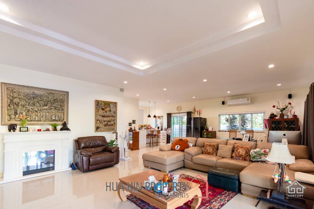 3 bed villa with Superb landscaped garden and extra large covered terrace