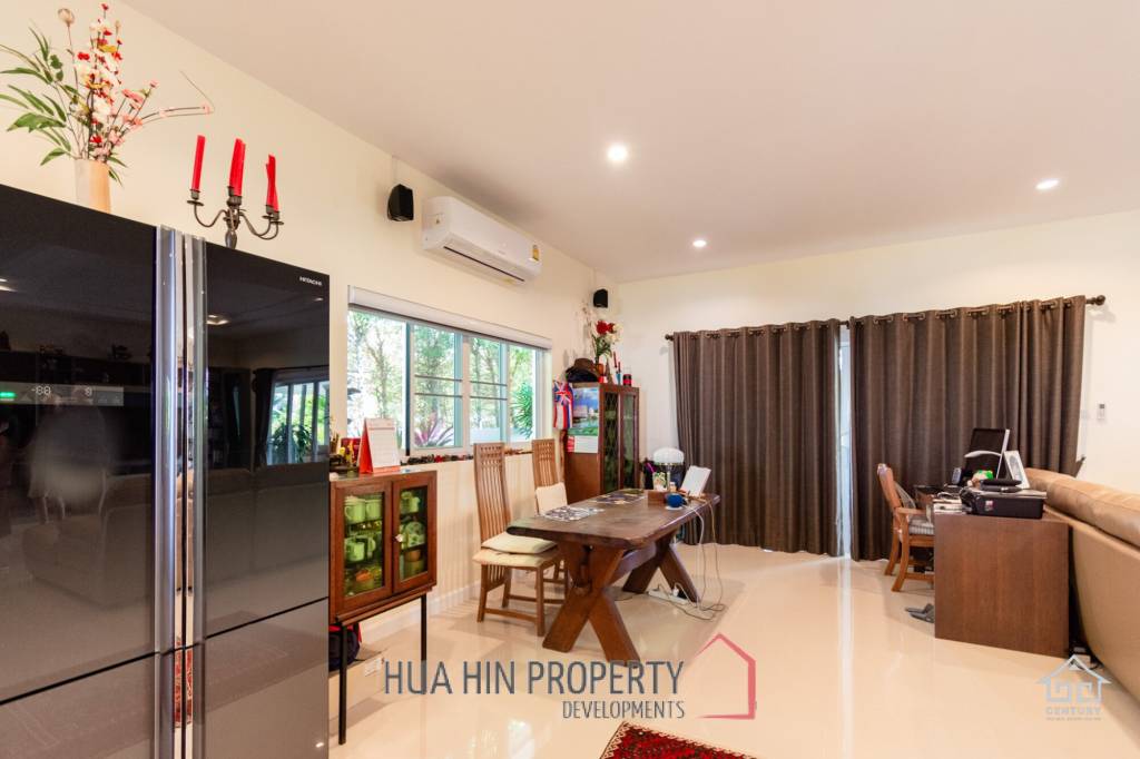 3 bed villa with Superb landscaped garden and extra large covered terrace