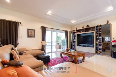 3 bed villa with Superb landscaped garden and extra large covered terrace