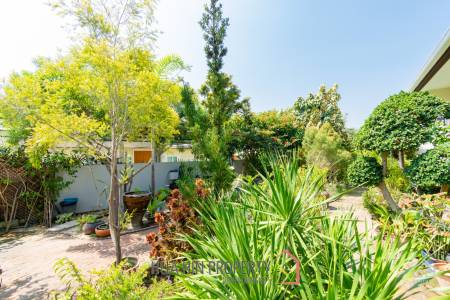 3 bed villa with Superb landscaped garden and extra large covered terrace
