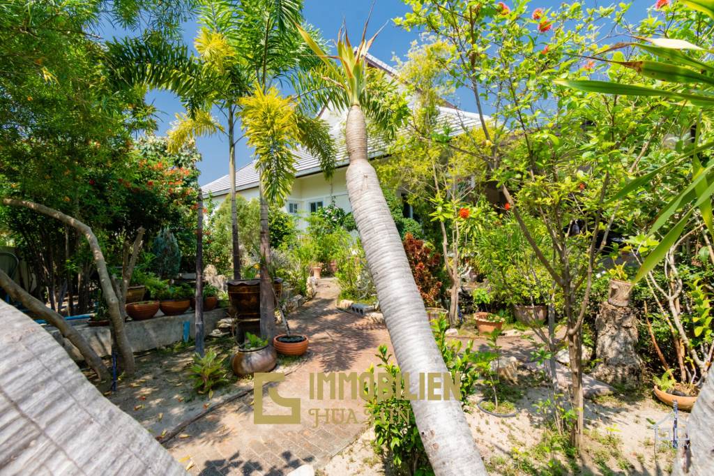 3 bed villa with Superb landscaped garden and extra large covered terrace