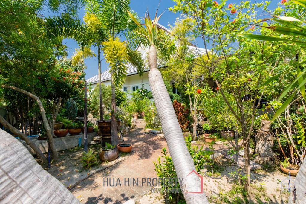 3 bed villa with Superb landscaped garden and extra large covered terrace