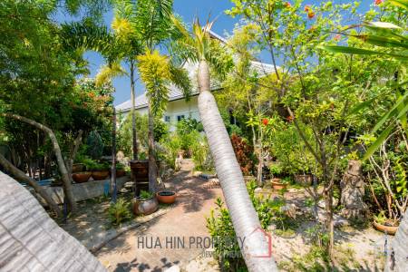 3 bed villa with Superb landscaped garden and extra large covered terrace