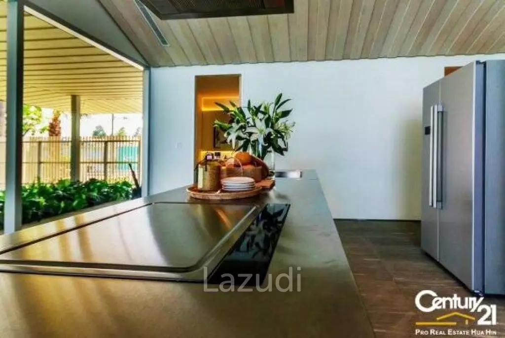 Amazing 4 Bed Lagoon frontage Villas