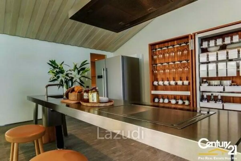 Amazing 4 Bed Lagoon frontage Villas