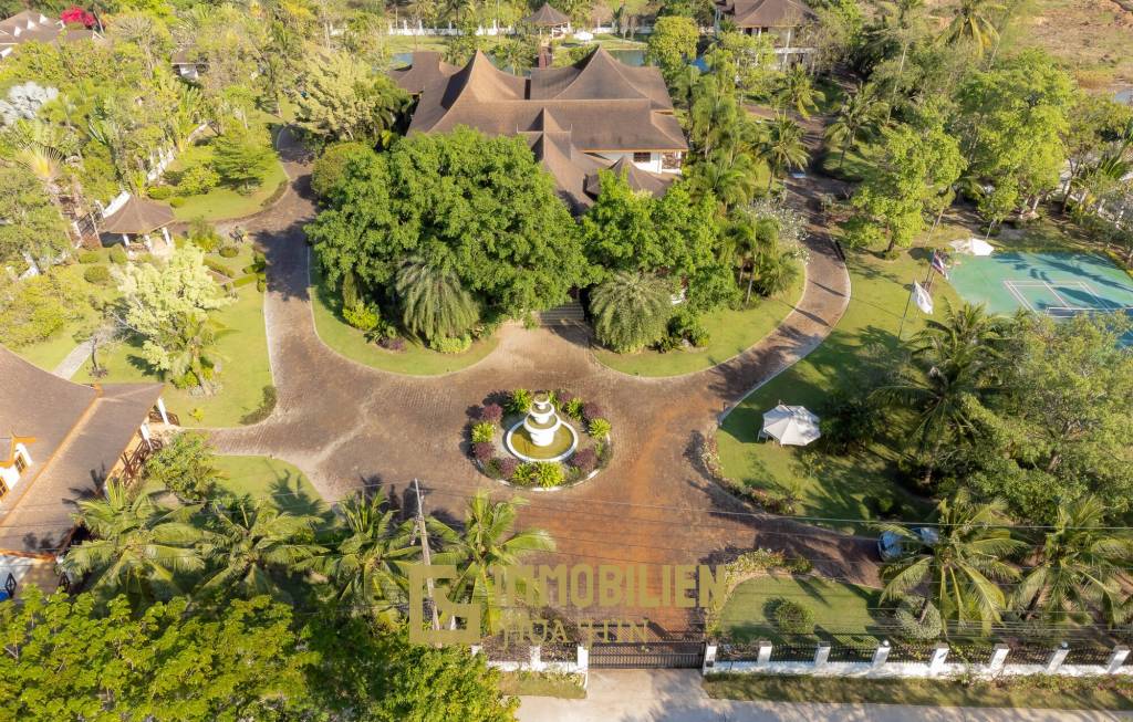 Luxuriöse 11 Schlafzimmer Villa auf 7 Rai Land