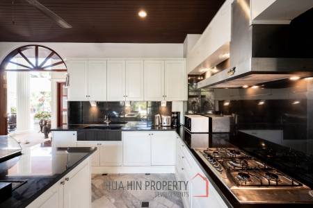 Luxurious 11 Bed Mansion With 7 Rai Land