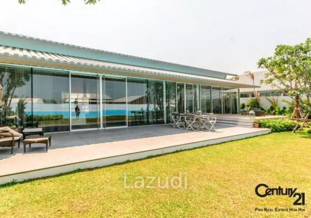 Amazing 4 Bed Lagoon frontage Villa