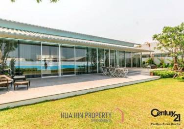 Amazing 4 Bed Lagoon frontage Villa